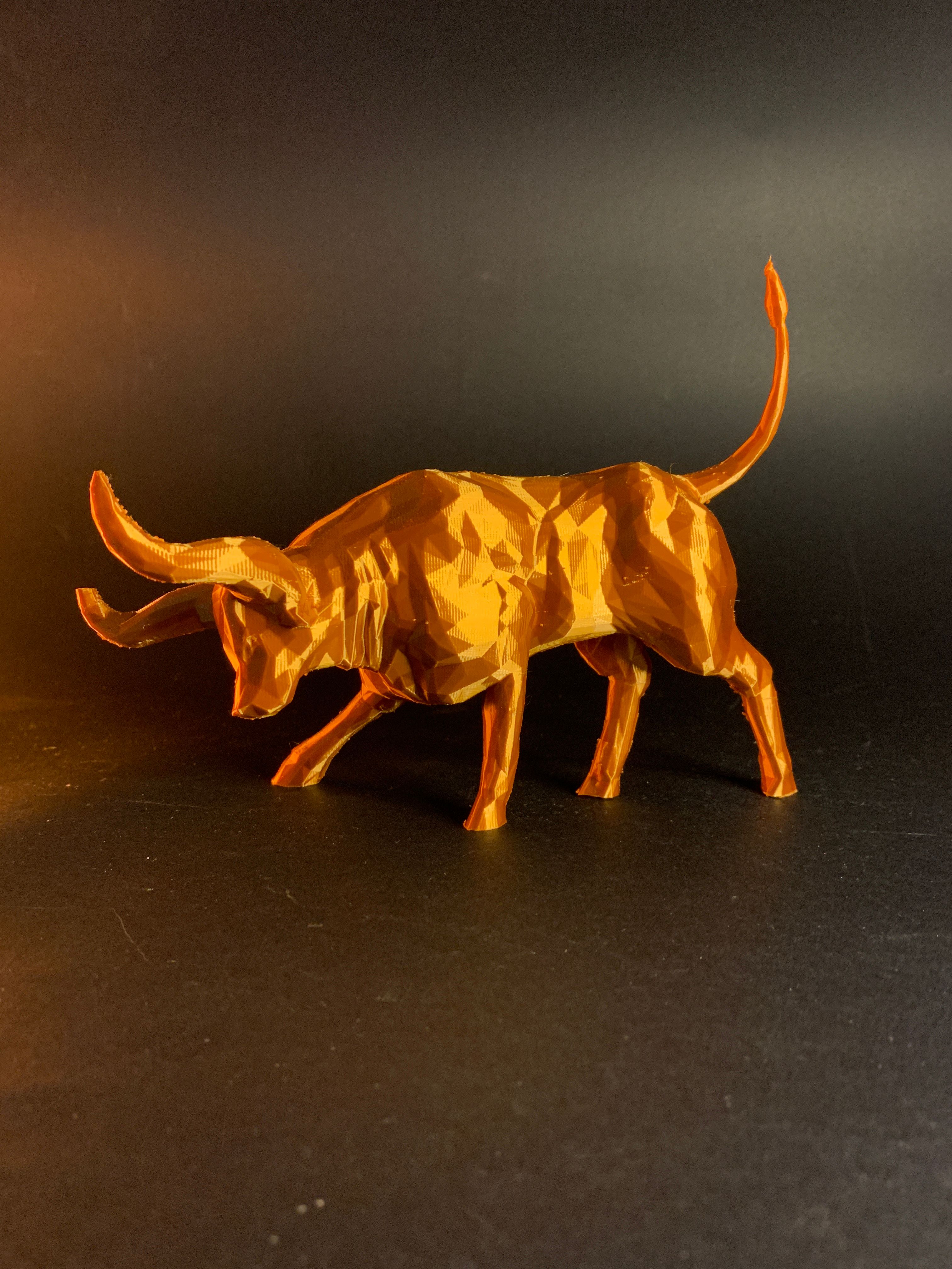 Toro Alcista — Low Poly — Figura decorativa (toro alcista)